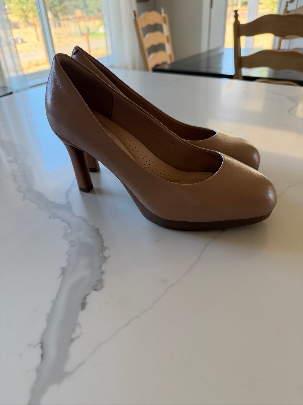 Clarks Nude/Tan Rounded-toe Pump - Picture 2 of 4
